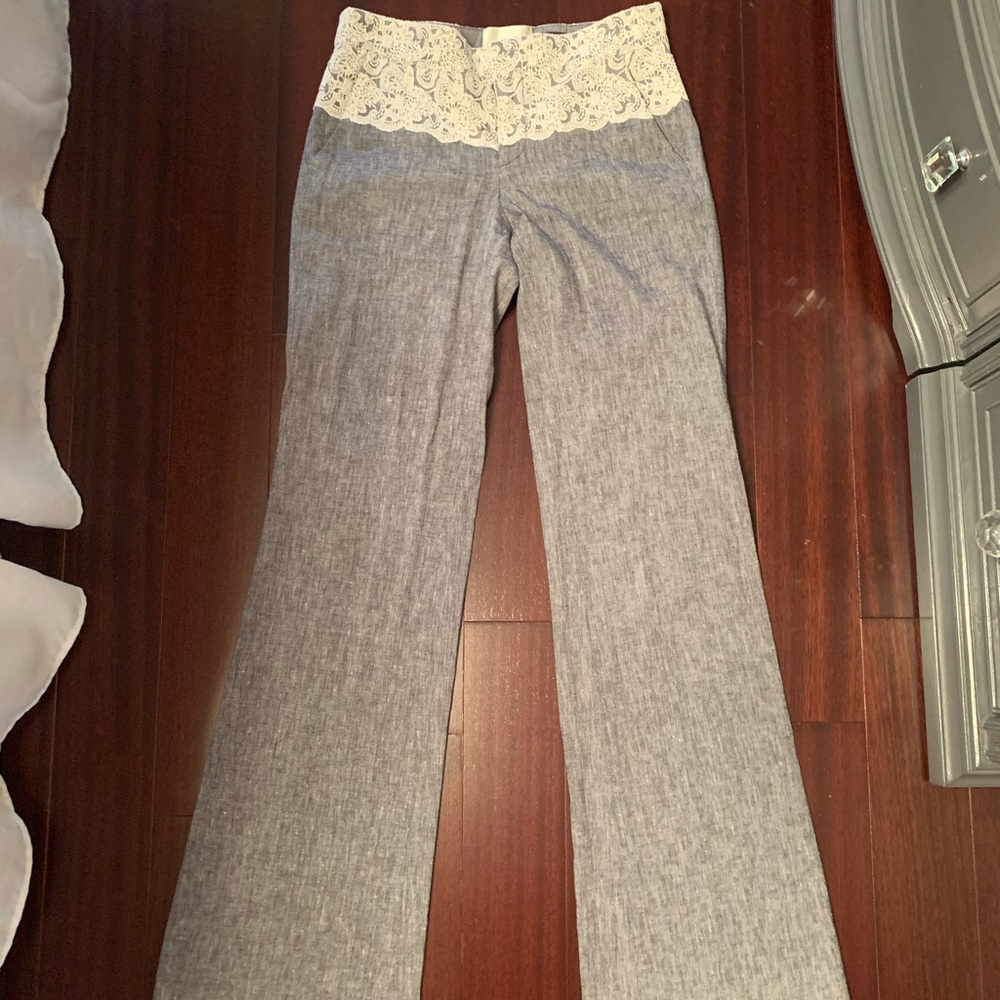 Mid-rise trousers with a small flare at the end